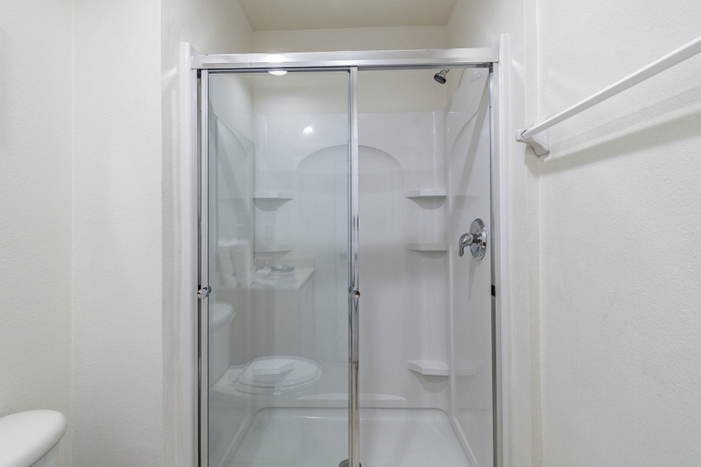 Bathroom 2, Cozy Villa 3bd/3ba - King Bed - Private Jacuzzi, Osceola