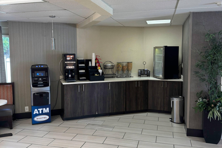 Food & Drinks 5, Gallus Stadium Park Inn, an Ascend Collection Hotel, Richland