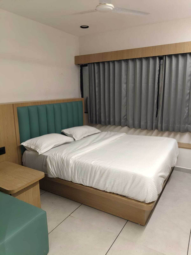 Room 5, hotel shiva inn, Ahmadabad
