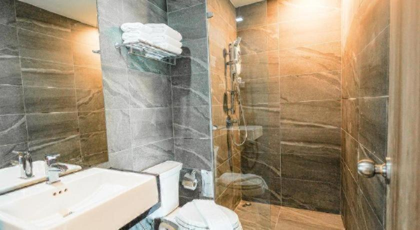 Bathroom 4, B2 Khon Kaen Premier Hotel, Muang Khon Kaen