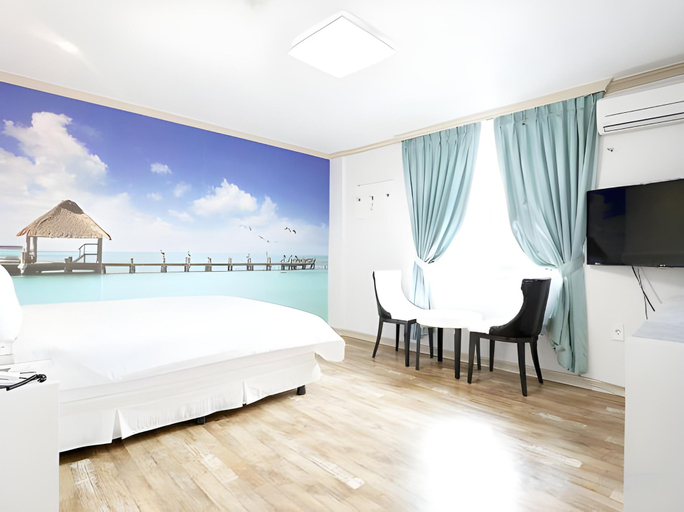 Bedroom 2, Starry Night Motel, Sokcho