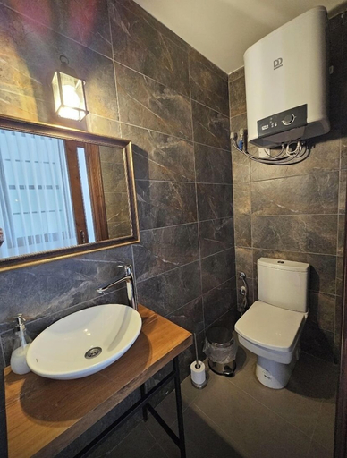 Bathroom, Flor Guest House
