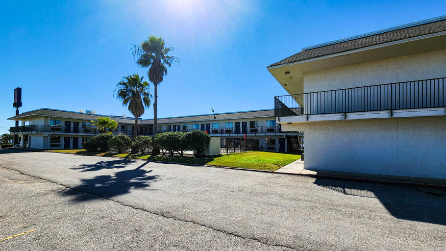 Exterior & Views 2, Motel 6 Galveston, TX, Galveston