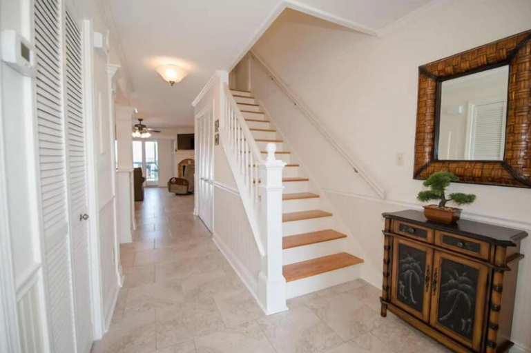 Interior 3, Seagull Villas #7, Bay