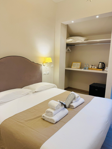 Bedroom 2, La Boutique by Rjgal, Florence