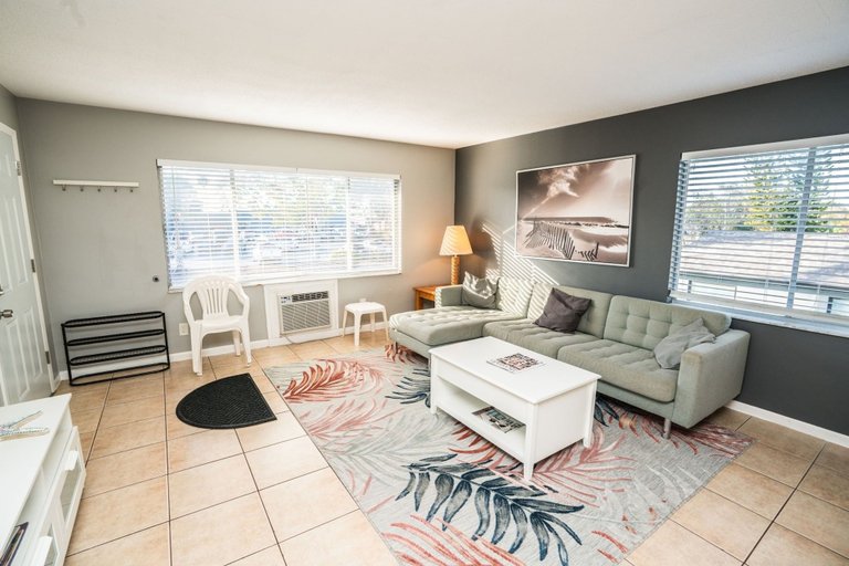 Living area 3, Clearwater Cove - 2344 Shelley St 1 Bedroom Condo, Pinellas