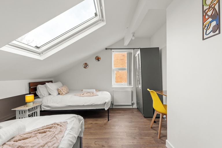 Room 4, Hartley Avenue, Leeds