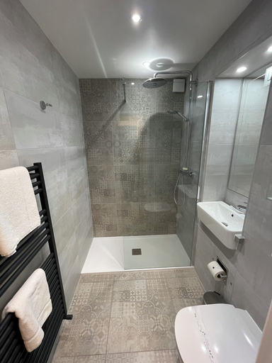 Bathroom 5, Centennial Hotel, Cambridgeshire