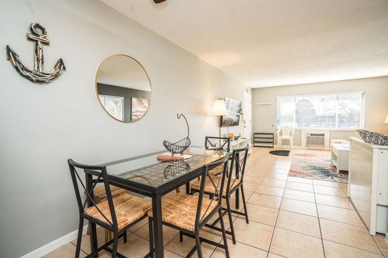 Interior 5, Clearwater Cove - 2344 Shelley St 1 Bedroom Condo, Pinellas