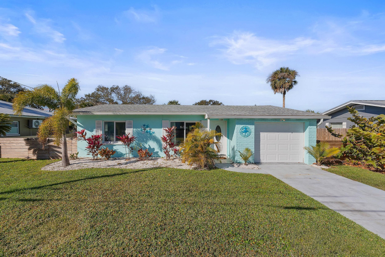 Exterior 4, La Maison Bleue, Volusia