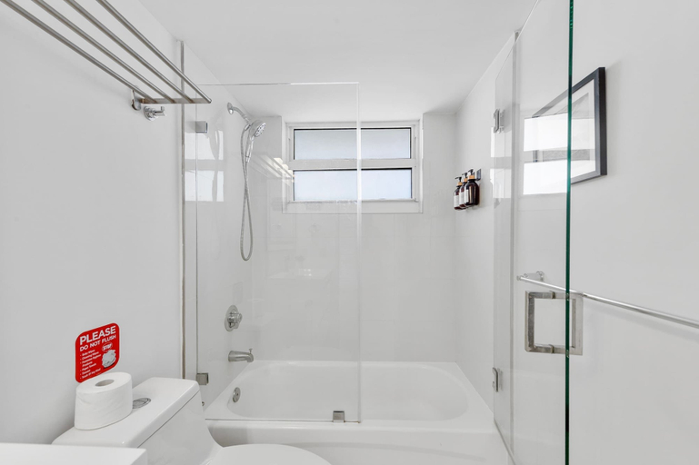 Bathroom 5, The Club Luxury Condos by Ilios Rentals, Miami-Dade