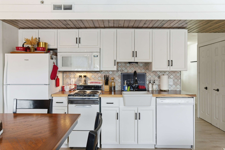 Private kitchen 3, Ashley's Forgetaway For 4, Taney