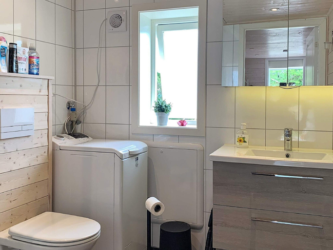 Bathroom 3, 5 Person Holiday Home in Torrvikbygd, Kvam