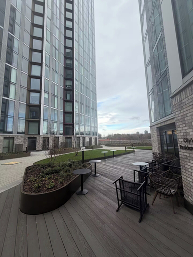 Outdoor dining, Modern City Apartment in Manchester, Manchester