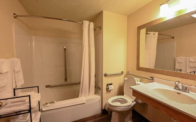 Bathroom 4, Sunset Bay Resort & Suites, Sauk