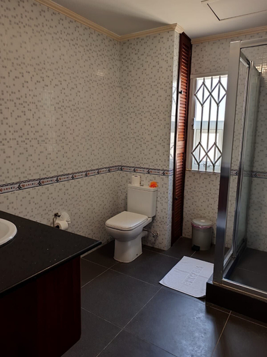 Bathroom 5, Praslin Island Breeze