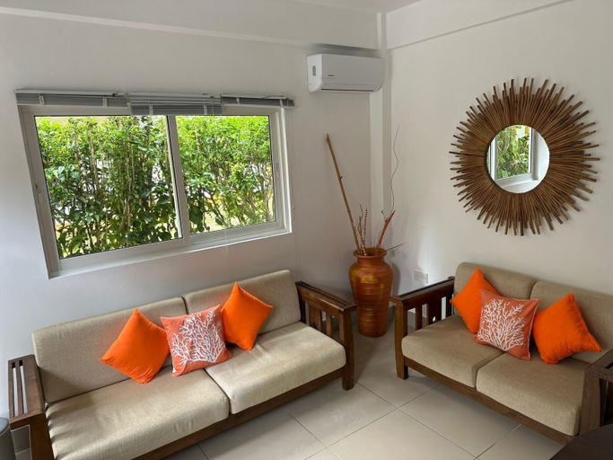 Living area 2, Praslin Island Breeze
