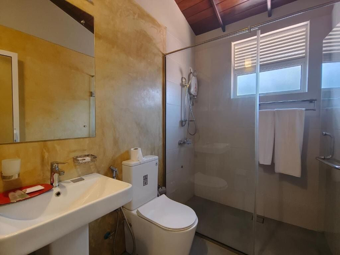 Bathroom 4, Lake Reach Hotel, K.F.G. & G. Korale