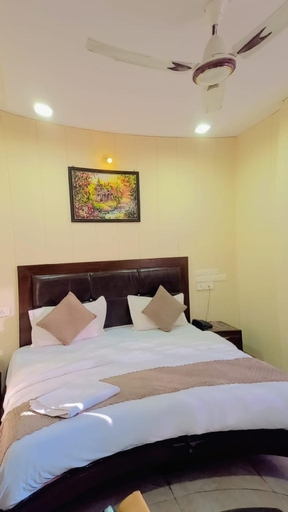 Bedroom 2, Hotel Laxman Grand, Garhwal