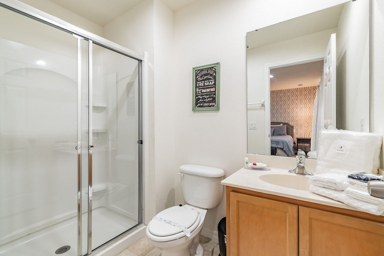 Bathroom 4, Cozy Villa 3bd/3ba - King Bed - Private Jacuzzi, Osceola