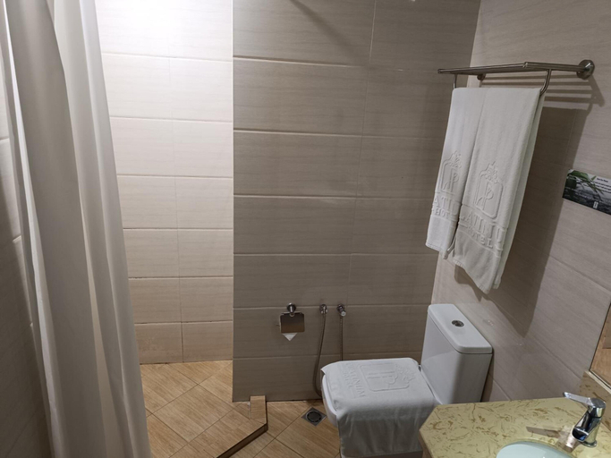 Bathroom 5, Lintas Platinum Hotel, Penampang