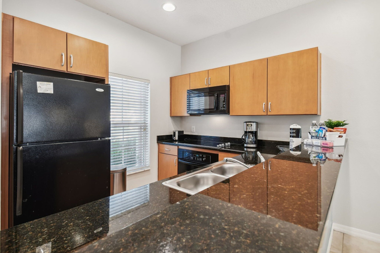 Private kitchen 5, 2BR Suites w/ Jacuzzi 10min to Disney, Osceola