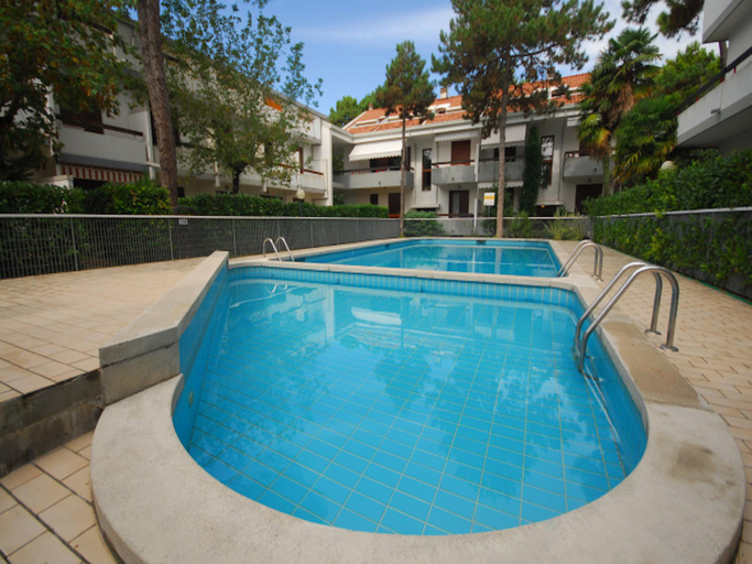 Swimming pool 3, Relaxing villa with fenced garden, Udine