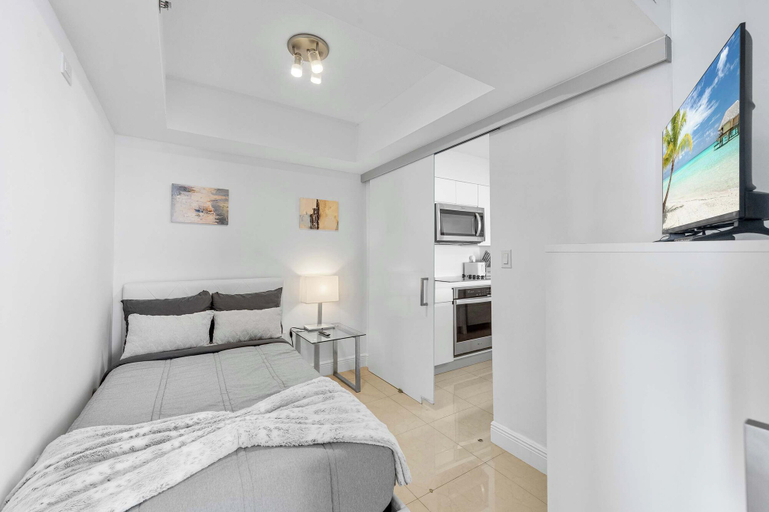Room 1, The Club Luxury Condos by Ilios Rentals, Miami-Dade