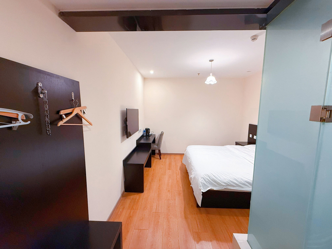 Bedroom 2, Morning Wind Urban Hotel （May Fourth Square Branch), Qingdao