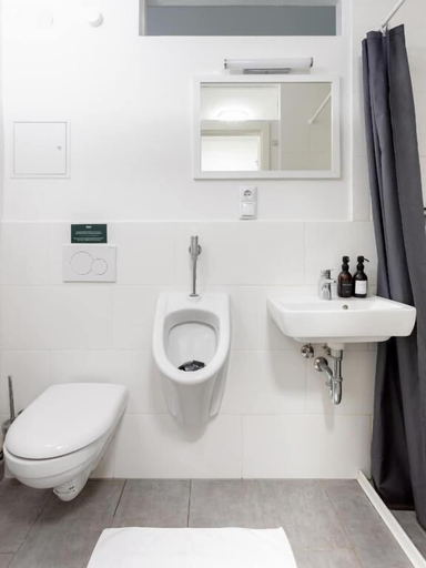 Bathroom 3, Global Living Berlin Rosenthaler Platz, Berlin