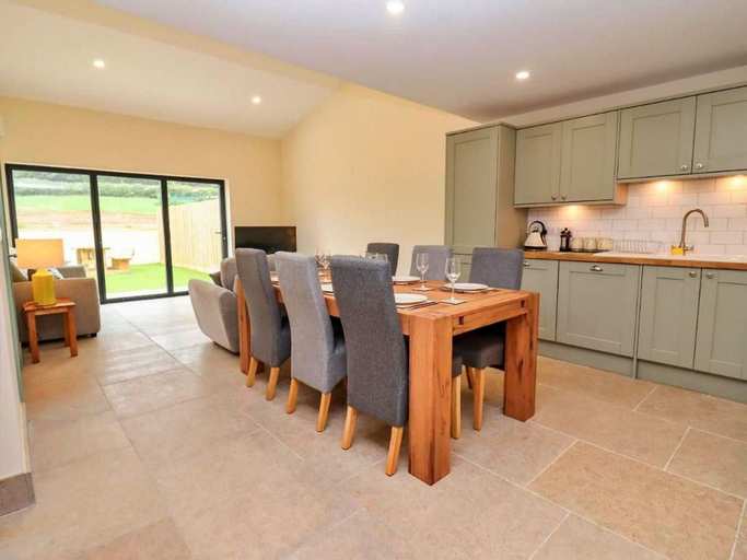 Dining 3, Holiday Home in Cotswolds With Hot Tub, Gloucestershire