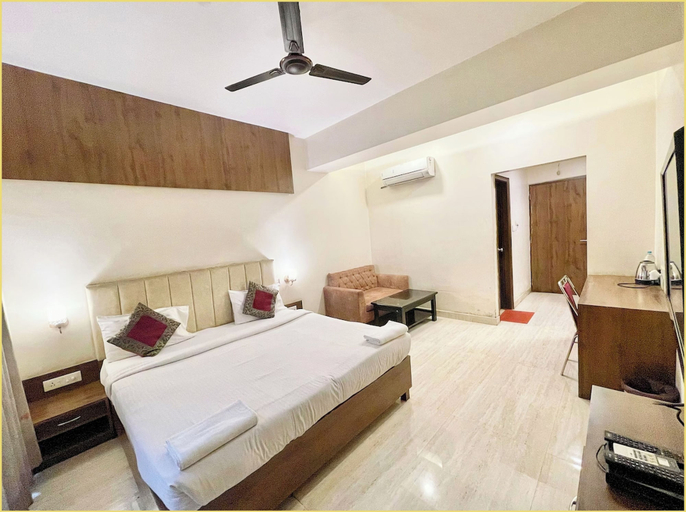 Room 4, Hotel Rudraksh Inn Varanasi, Varanasi
