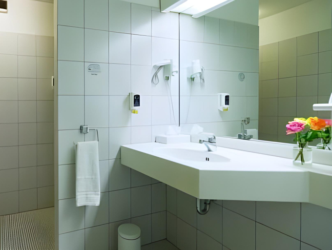 Bathroom 2, Hotel Lenz, Fulda