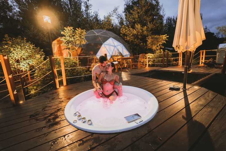 Outdoor spa tub 2, Ráquira Glamping, Ráquira