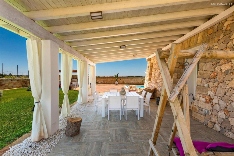 Room 2, 777 Rifinita Villa con Piscina a Presicce, Lecce