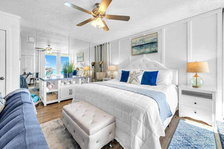 Room 2, Long Beach Resort 1-1300e, Bay