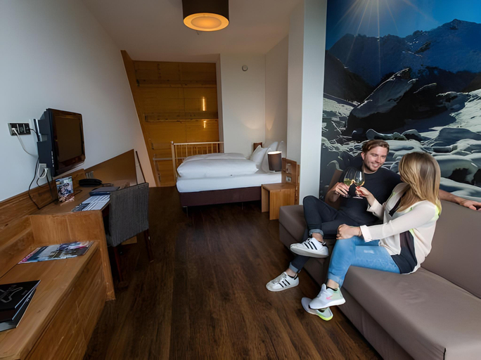 Bedroom 3, Alpine Hotel by SnowWorld, Heerlen