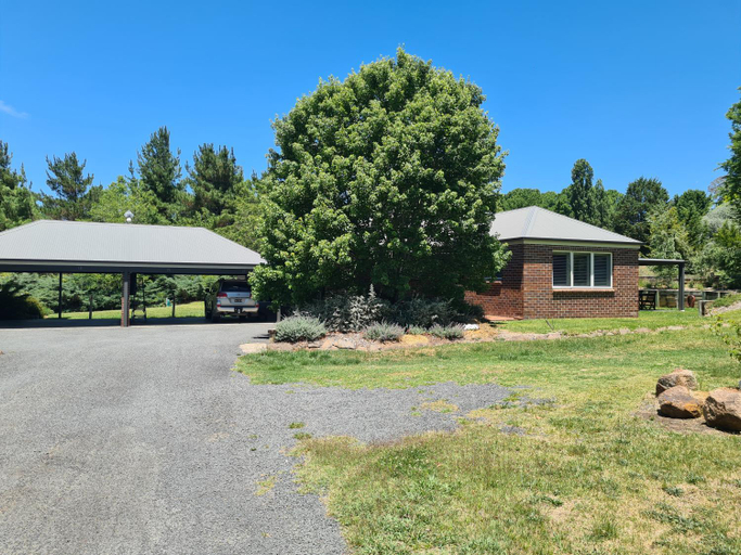 Exterior & Views 2, Moore Park Apartments, Armidale Dumaresq Bal