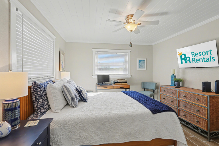 Primary image, Club Capri 101, Pinellas