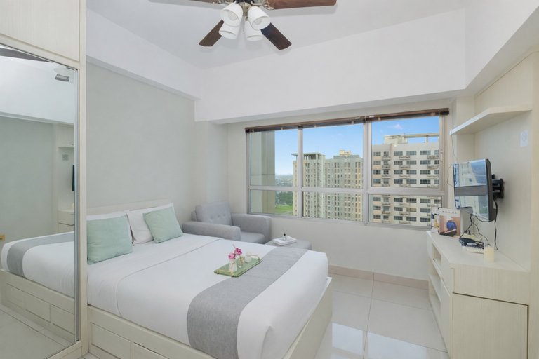 Bedroom 4, Serene Studio with City View at Springlake Summarecon Bekasi Apartment By Travelio, Bekasi