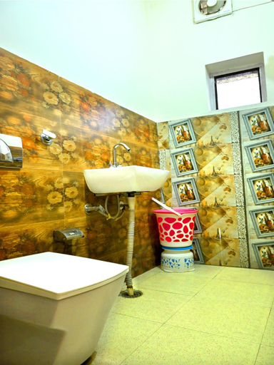 Bathroom 4, Hotel Rainbow, Yamunanagar