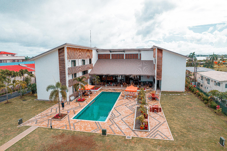 Exterior & Views