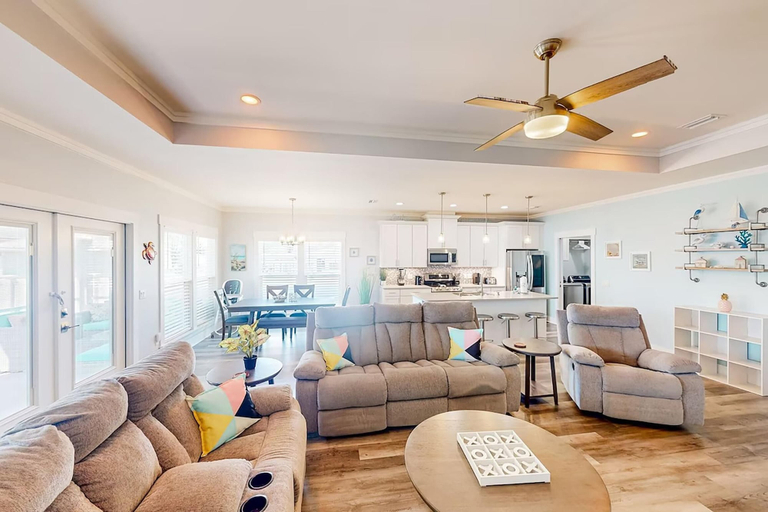 Living area 1, Turtle Beach Retreat, Bay
