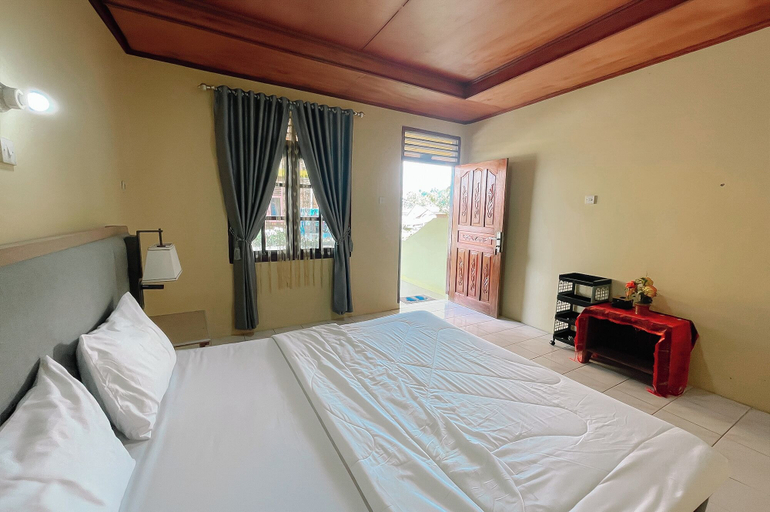 Room 2, Doni Guest House by Staigo, Samosir