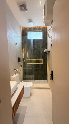 Bathroom 2, KUTIR 27, Agra