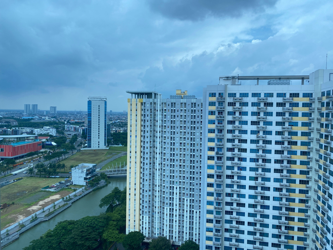 Exterior 2, Serene Studio with City View at Springlake Summarecon Bekasi Apartment By Travelio, Bekasi