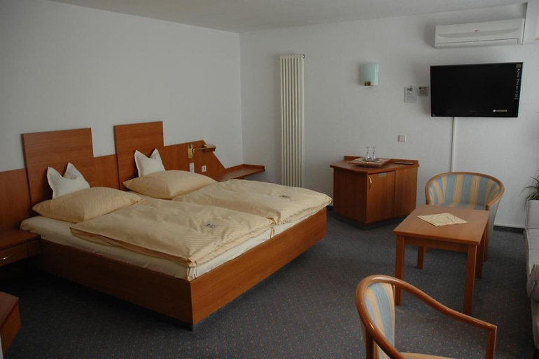 Bedroom 4, Parkhotel Goldlinde, Holzminden