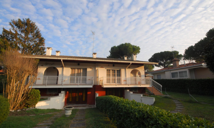 5, Cozy villa with a fenced garden, Udine
