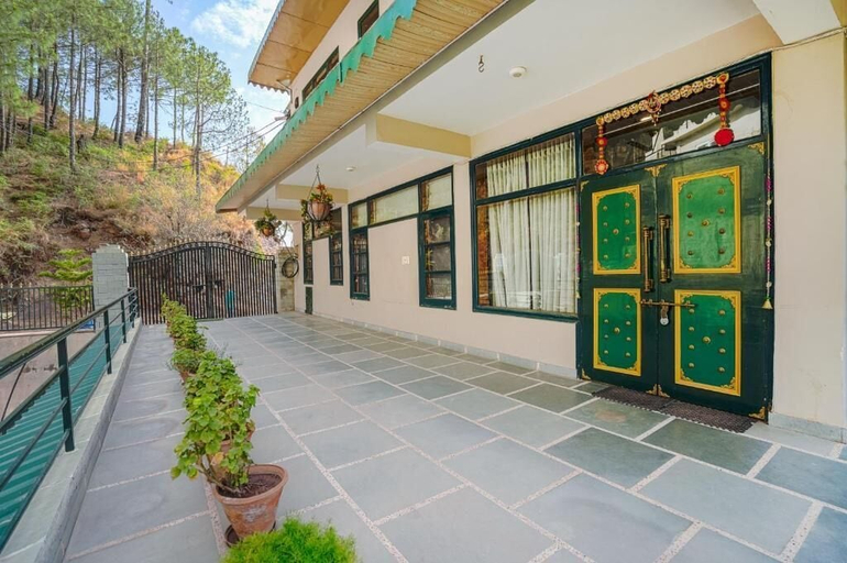 Property grounds 2, ELIVAAS Dilli House Villa with Pvt pool, Solan