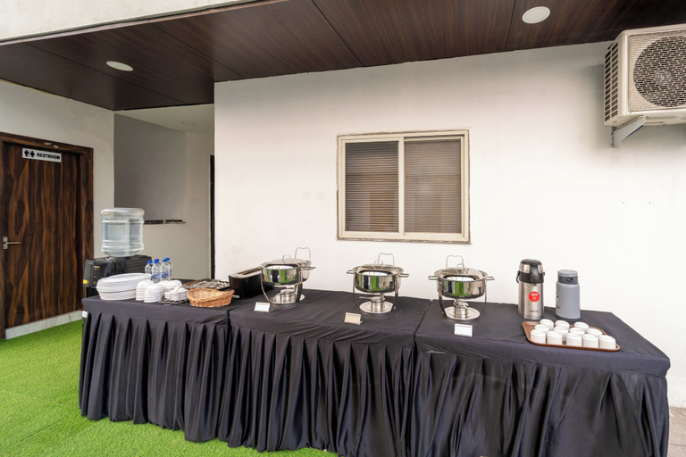 Dining 3, Treebo Shridhar Stay, 2.6 Km From Indore Junction, Indore